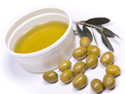 Дієтологи впевнені в тому, що оливковий продукт буде корисний тим, хто бажає позбавитися від зайвих кілограмів